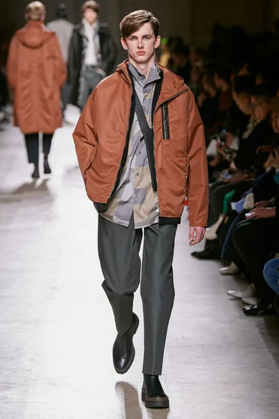 Look 35